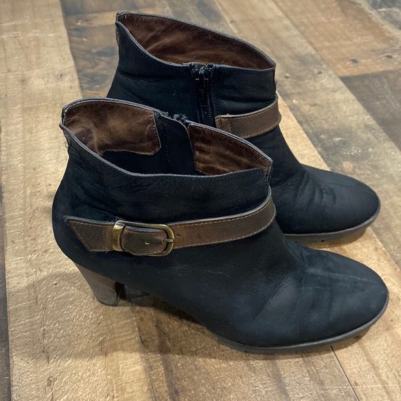 Paul Green Shoes - Paul Green bootie leather ankle boots black tan buckle strap size 8 US